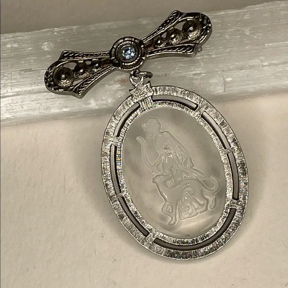 Vintage Avon "Diana The Huntress" Glass Intaglio Cameo Pendent Brooch - Picture 7 of 10